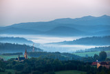 Fototapeta Krajobraz - Lutowiska. Widok z tarasu widokowego na Bieszczady o świcie.