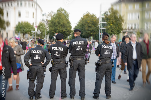 Sicherheit Zaun Kontrolle Oktoberfest Wiesn Polizei Veranstaltung Buy This Stock Photo And Explore Similar Images At Adobe Stock Adobe Stock