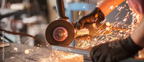 Cuadros en Lienzo Electric wheel grinding on steel structure in factory