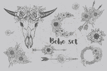 Wall Mural - Beautiful boho elements set . buffalo skull, arrows, feathers and flowers