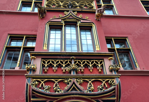 Haus Zum Walfisch Mit Seinem Prachtigen Spatgotischen Portalerker