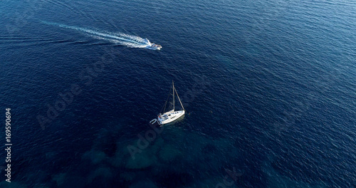 Plakat kilwater łodzi na morzu, Hiszpania