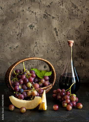 winogrono-i-wino-w-nieszablonowej-karafce