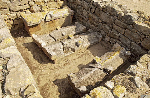 Fotografía Yacimiento arqueológico griego y romano en el mediterráneo restos de una antigua