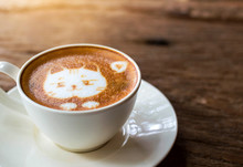 Face Cat Design Of Latte Art Coffee In White Cup On Wood Table