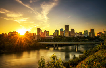 Fototapete - Sunset above Edmonton downtown and the Saskatchewan River, Canada