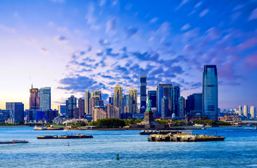 Fototapete - Statue of Liberty and Jersey City in Blue Hour