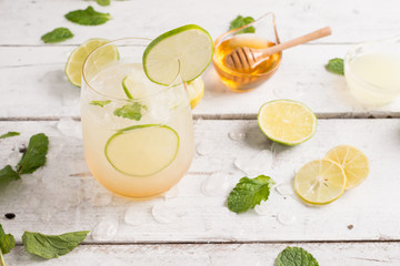 Canvas Print - healthy lemonade lime with mint and ice in a glass