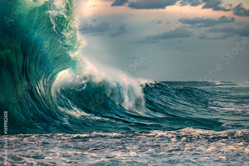 Fotografia  Huge ocean wave during storm
