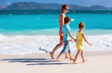 Poster - Mother and kids at tropical beach