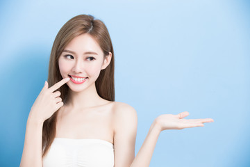 Poster - beauty woman smile happily