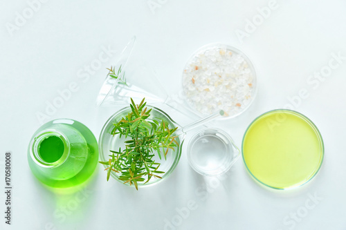 Foto Natural organic botany and scientific glassware, Alternative her
