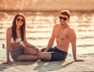 Wall Mural - Couple on the sea