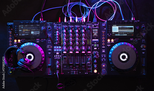 Mixer euipment entertainment DJ station Tableau sur Toile