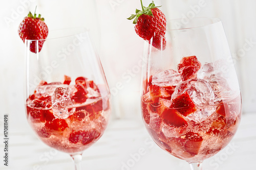 Fotografie, Obraz Refreshing strawberry cocktails and crushed ice