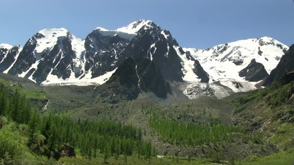 Wall Mural - Panorama of high mountains covered with glaciers