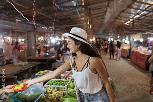 Page 4 84,000+ Weekend Market Pictures