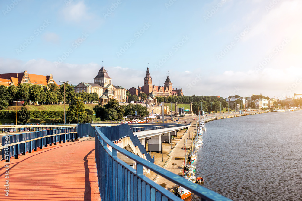 Obraz na płótnie Landscape view on the Oder river with beautiful buildings in Szczecin city in Poland w salonie