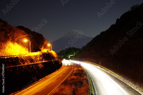 夜の高速道路と富士山stock Photo Adobe Stock 夜の高速道路と富士山stock Photo Adobe Stock