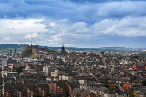 Zdjęcie XXL Panoramiczny widok na panoramę miasta Edynburg w Szkocji, Wielka Brytania.