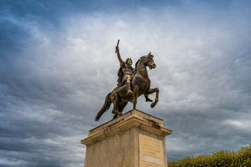 Wall Mural - Statue equestre de Louis XIV roi de France au Parc du Peyrou à Montpellier, Occitanie en France