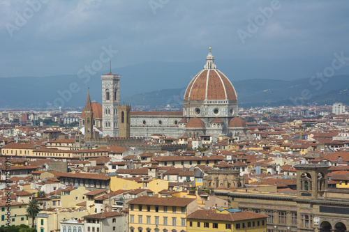 Plakat widok na kopułę kościoła Santa Maria del Fiore i starego miasta we Florencji