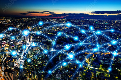 Fotografía Smart city and telecommunication network concept