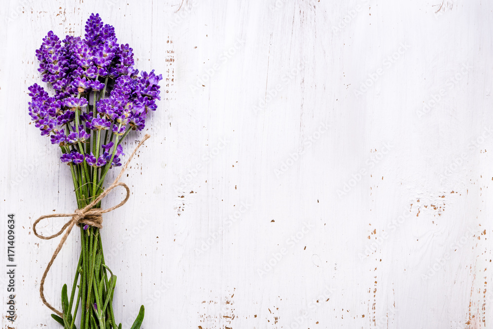 Fresh flowers of lavender bouquet, top view on white wooden background - obrazy, fototapety, plakaty 