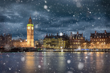 Fototapete - Big Ben und Westminster in London im Winter mit Schneefall