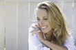 © plprod - portrait d'une femme blonde joyeuse heureuse