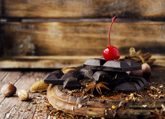 Wall Mural - pieces of chocolate with nuts and cinnamon