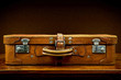 valigia antica chiusa colore centrale