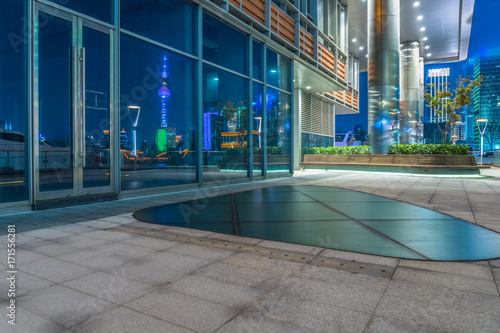 Fototapeta na szkło night view of shanghai skyline reflected on the glass wall
