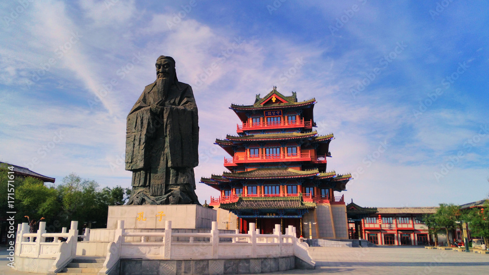  the giant  statue of Confucius and ancient chinese pavilion in the ancient capital  Kaifeng, China - obrazy, fototapety, plakaty 