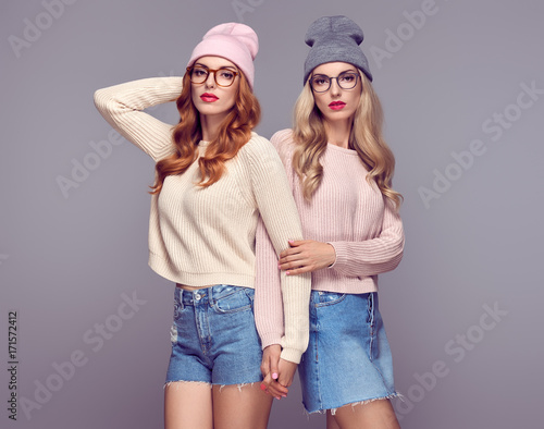 Fashion Pretty Sisters Best Friends Twins Young Beautiful Woman In