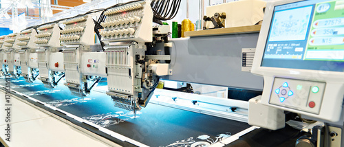 Fotografía Embroidery industrial machine