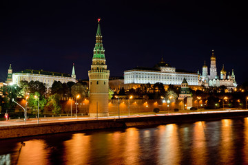 Wall Mural - Road traffic and Kremlin night view