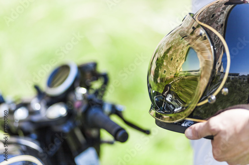 Cuadros en Lienzo Reflection of custom made scrambler style cafe racer in the helmet