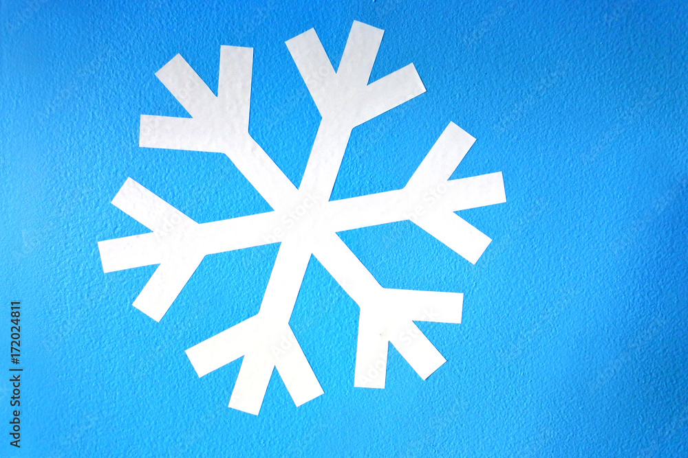 White snowflake on light blue background - obrazy, fototapety, plakaty 