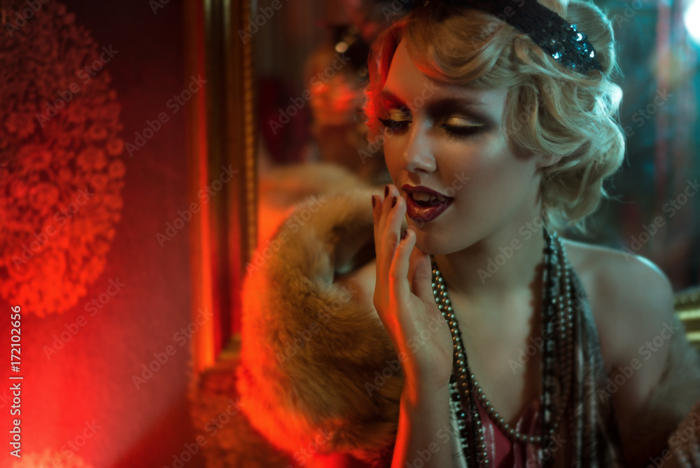 Obraz na płótnie Retro portrait of a beautiful Gatsby woman. Vogue fashion style and smoke w salonie