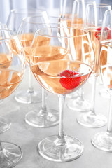 Poster - Glasses of delicious wine with strawberry on table