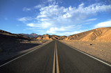 Fototapeta Uliczki - The Road To Death Valley
