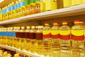 Wall Mural - Bottles with cooking oil on shelves in supermarket