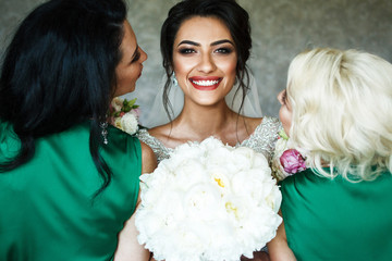 Wall Mural - Look from behind bridesmaids' back at stuning bride with white bouquet