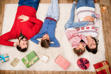 Wall Mural - happy family with christmas presents