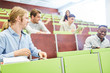 Studenten in einer Uni Vorlesung im Hörsaal