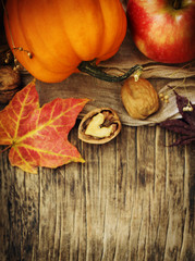 Canvas Print - Autumn pumpkins and apples with fall leaves on wooden background with copy space. Autumn composition