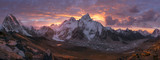 Fototapeta Nowy Jork - Mount Everest Range at sunrise