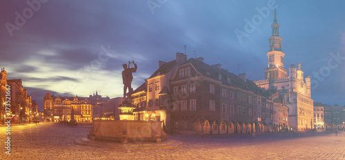Plakat wieczorna panorama Poznania, retro, styl vintage