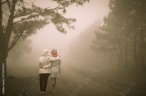 Fotografía Concept of best friends with two girl walking and hugging forever